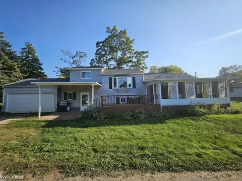 4056 E Hemphill Rd, Burton, MI 48519