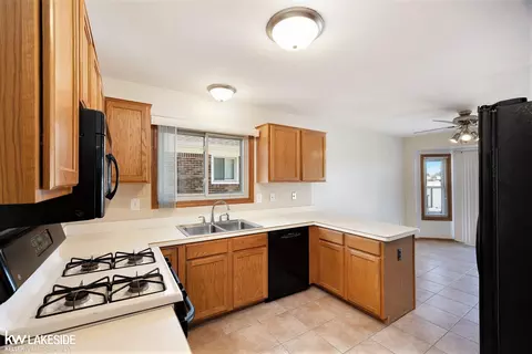 Kitchen - 21853 E Sunset, Macomb, MI 48044 photo 2 of 3