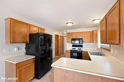 Kitchen - 21853 E Sunset, Macomb, MI 48044 photo 1 of 3