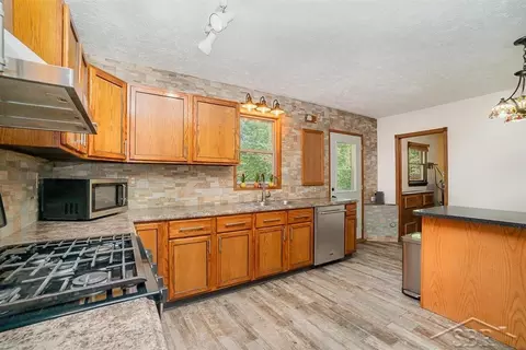 Kitchen - 13748 Dice, Hemlock, MI 48626 photo 3 of 3