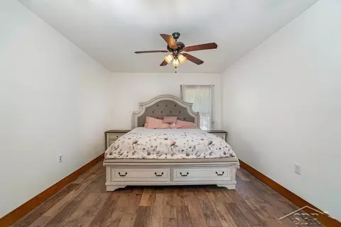 Bedroom - 13748 Dice, Hemlock, MI 48626 photo 2 of 2