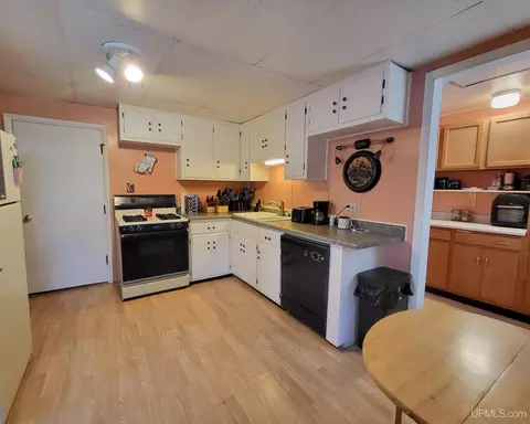Kitchen - 516 S 19th, Escanaba, MI 49829 photo 3 of 3