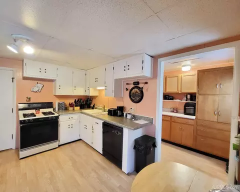 Kitchen - 516 S 19th, Escanaba, MI 49829 photo 2 of 3