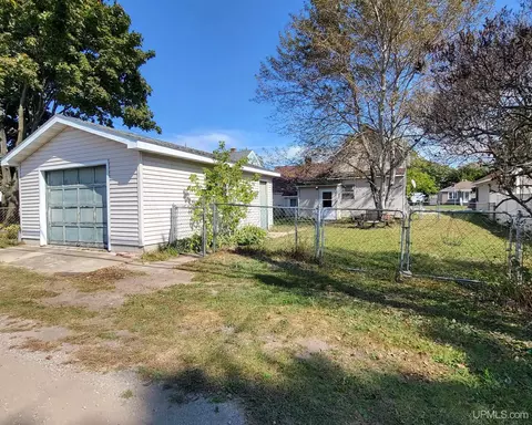 Exterior - 516 S 19th, Escanaba, MI 49829 photo 3 of 4