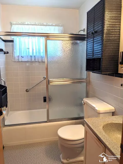 Bath - 1329 Arbor, Monroe, MI 48162 photo 1 of 1