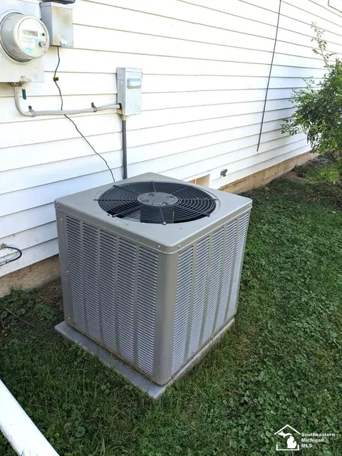 Exterior - 1329 Arbor, Monroe, MI 48162 photo 5 of 7