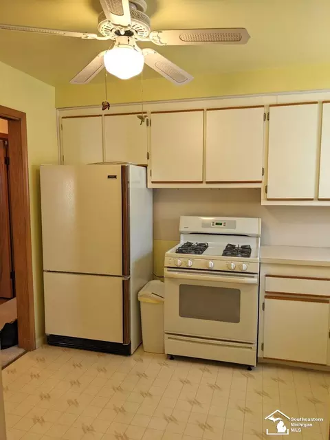 Kitchen - 1329 Arbor, Monroe, MI 48162 photo 3 of 3