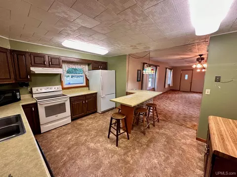 711 Michigan, Ishpeming, MI 49849 photo 5