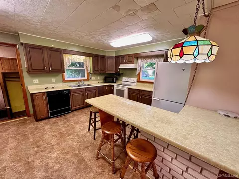 711 Michigan, Ishpeming, MI 49849 photo 6
