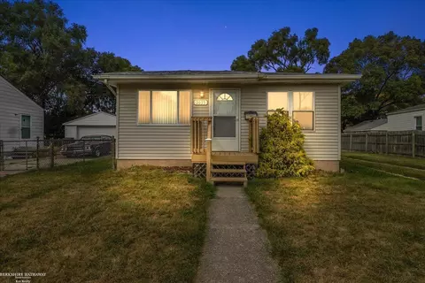 2035 Capitol, Warren, MI 48091