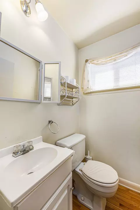 Bath - 3482 Pasadena, Troy, MI 48083 photo 1 of 3