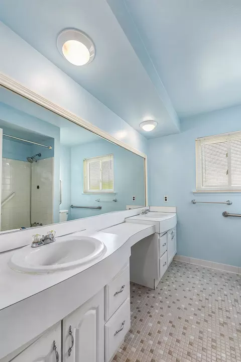 Bath - 3482 Pasadena, Troy, MI 48083 photo 2 of 3