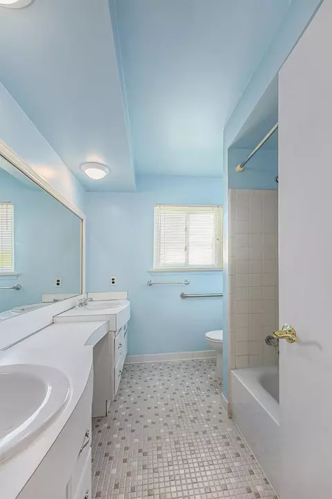 Bath - 3482 Pasadena, Troy, MI 48083 photo 3 of 3