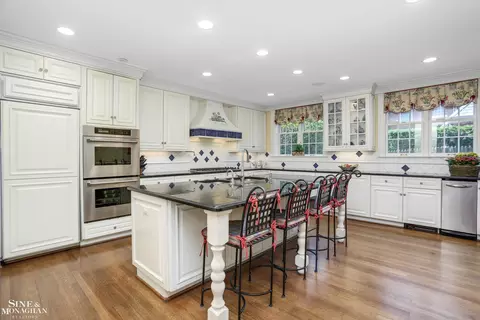 Kitchen - 78 Vendome, Grosse Pointe Farms, MI 48236 photo 4 of 7