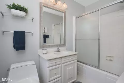 Bath - 78 Vendome, Grosse Pointe Farms, MI 48236 photo 6 of 6