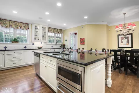 Kitchen - 78 Vendome, Grosse Pointe Farms, MI 48236 photo 5 of 7