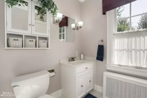 Bath - 78 Vendome, Grosse Pointe Farms, MI 48236 photo 4 of 6