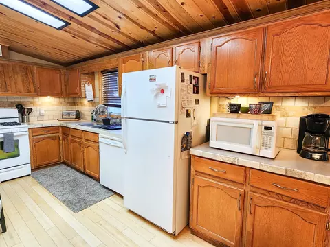 Kitchen - 3901 E Long Lk, Harrison, MI 48625 photo 2 of 6