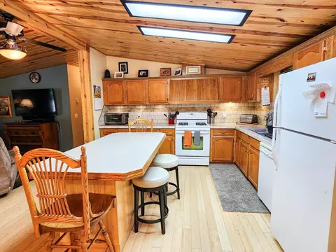 Kitchen - 3901 E Long Lk, Harrison, MI 48625 photo 3 of 6