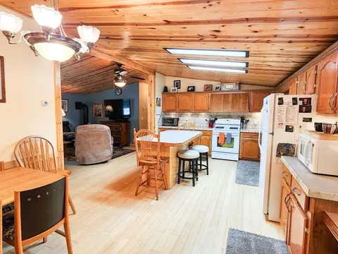 Kitchen - 3901 E Long Lk, Harrison, MI 48625 photo 5 of 6