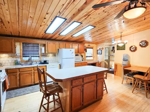Kitchen - 3901 E Long Lk, Harrison, MI 48625 photo 4 of 6