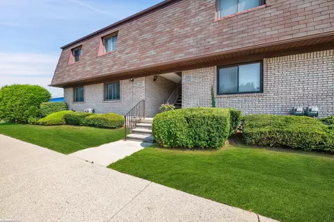25560 Quarter Deck UNIT 38;  3, Harrison Township, MI 48045