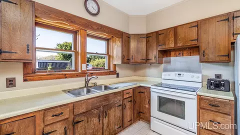 Kitchen - 3232 S 8th, Escanaba, MI 49829 photo 1 of 2