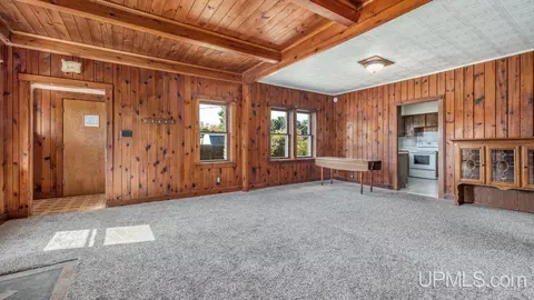 Living - 3232 S 8th, Escanaba, MI 49829 photo 3 of 3