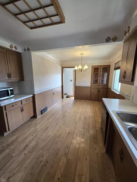 8283 Stanley, Warren, MI 48093 photo 7