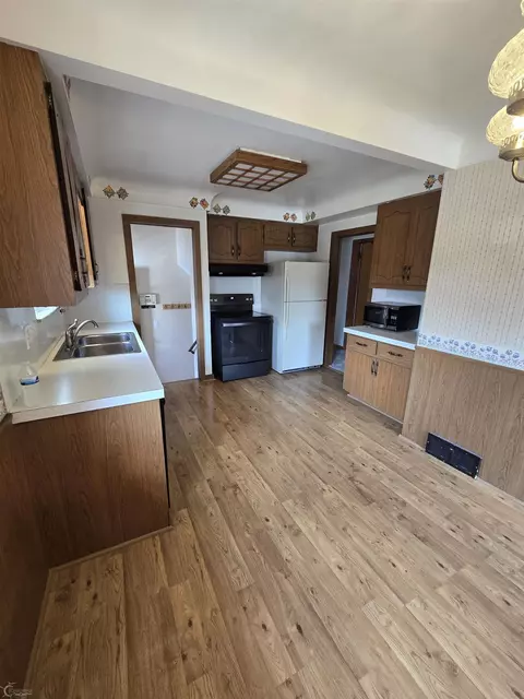 8283 Stanley, Warren, MI 48093 photo 4