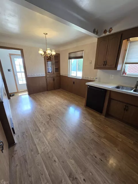 8283 Stanley, Warren, MI 48093 photo 5