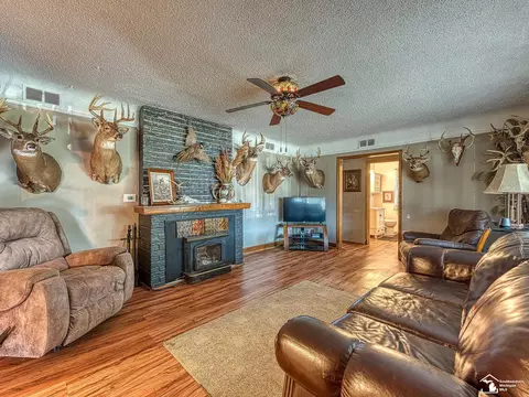Living - 2505 10th, Monroe, MI 48162 photo 2 of 3