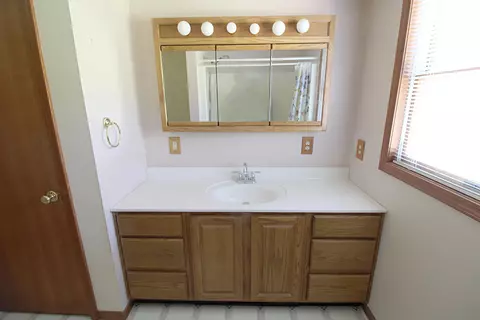Bath - 1040 Richman, Saint Clair, MI 48079 photo 5 of 8