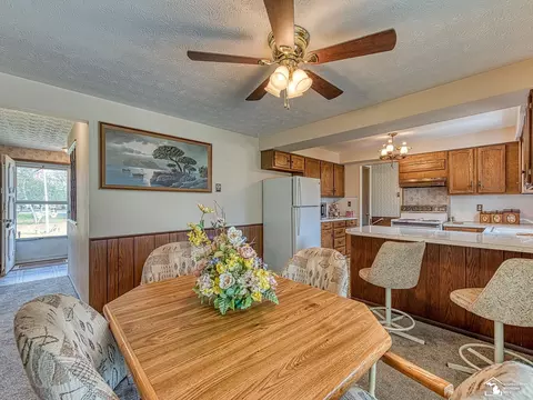 Dining - 3563 Bluebush, Monroe, MI 48162 photo 2 of 3