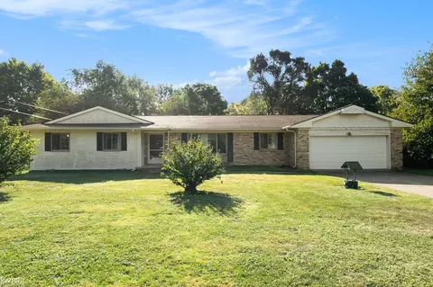 6200 Lake Frst, Grand Blanc, MI 48439