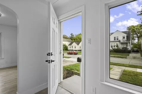 305 E Harry, Hazel Park, MI 48030 photo 3