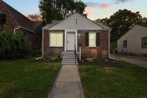 305 E Harry, Hazel Park, MI 48030 photo 2