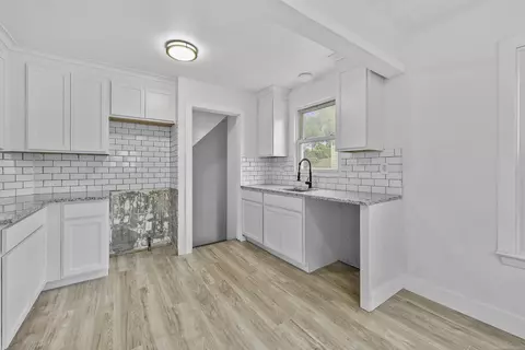 305 E Harry, Hazel Park, MI 48030 photo 12