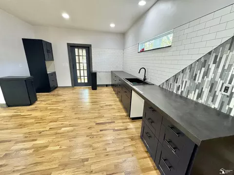 Kitchen - 13562 Avalon, Monroe, MI 48161 photo 2 of 2