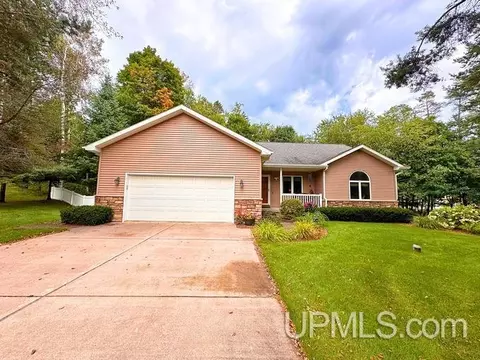 2 Heather, Marquette, MI 49855