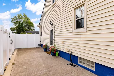 Exterior - 204 Chippewa, Clawson, MI 48017 photo 5 of 11
