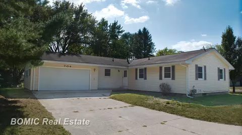 704 N Water, Vassar, MI 48768