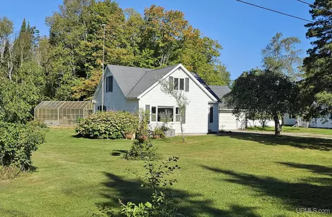 5602 W W Riv, Manistique, MI 49854