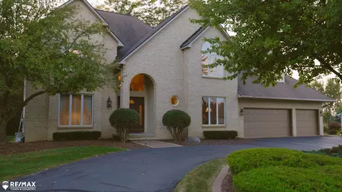 1398 Highland Mdws, Flint, MI 48532