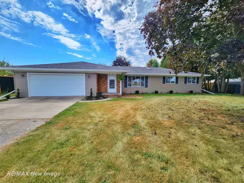 16737 Gratiot, Hemlock, MI 48626