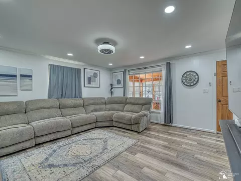 Living - 3283 6th, Monroe, MI 48162 photo 2 of 4