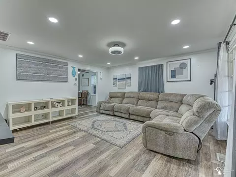 Living - 3283 6th, Monroe, MI 48162 photo 4 of 4