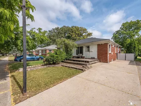 2425 Ackley, Westland, MI 48186