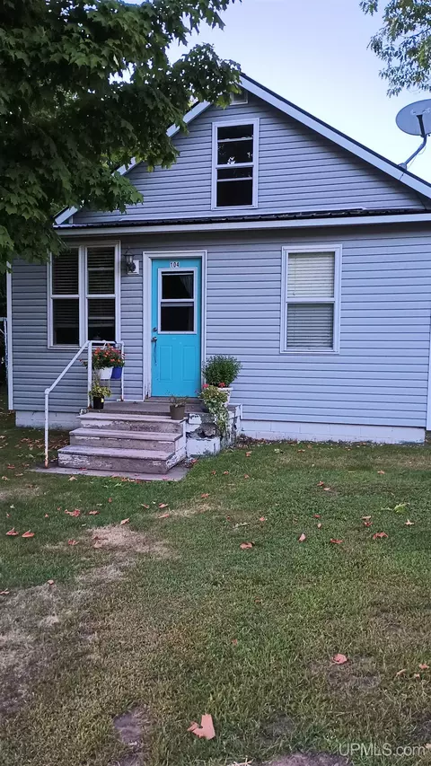 104 Grand, L'anse, MI 49946