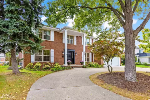639 Canterbury, Grosse Pointe Woods, MI 48236